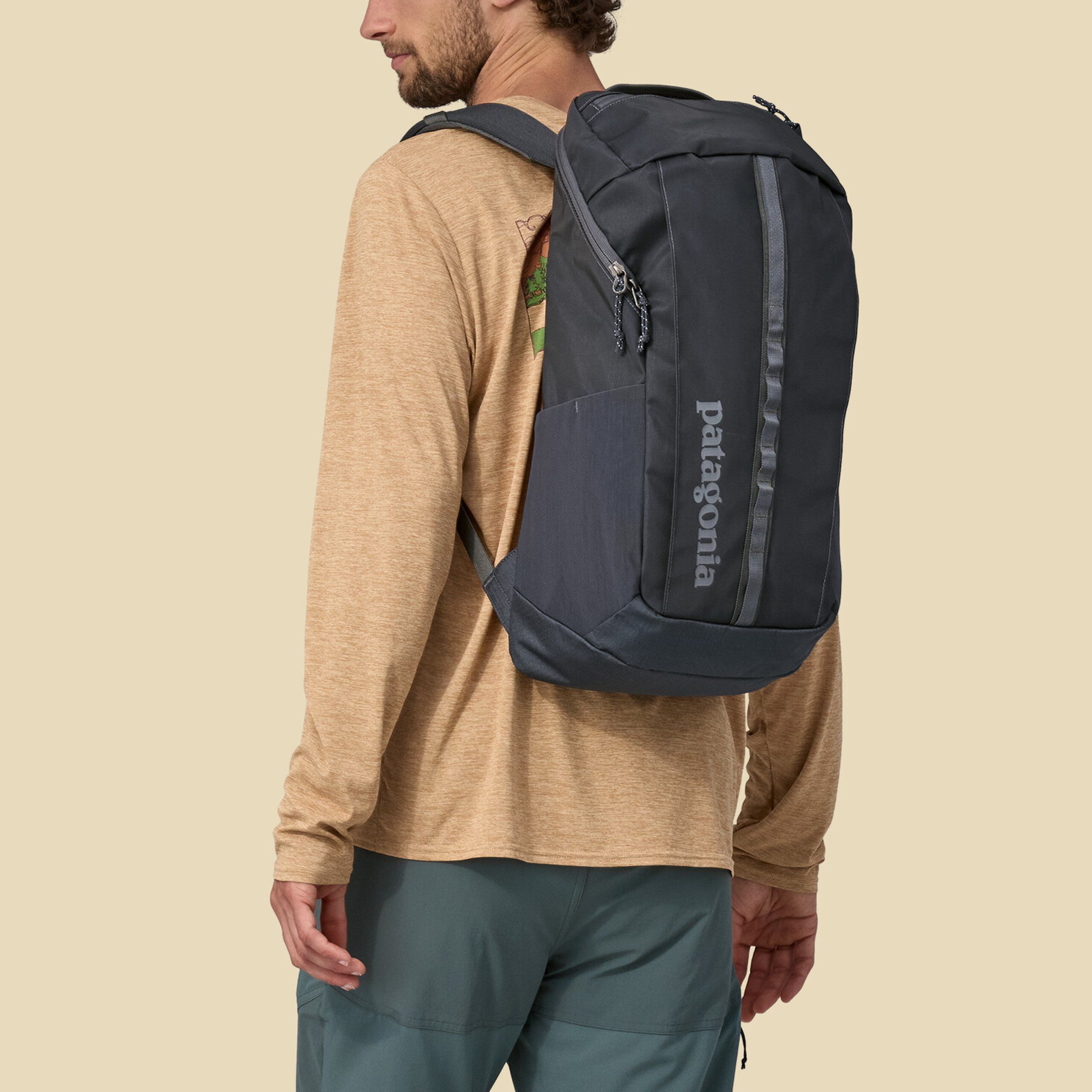 Patagonia ブラック リュック Black Black Hole® Backpacks by Patagonia